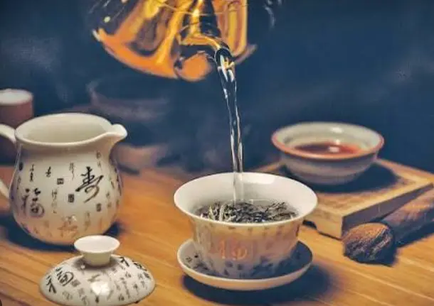家庭逼婚焦虑正在吞噬你的春节假期 🌧️